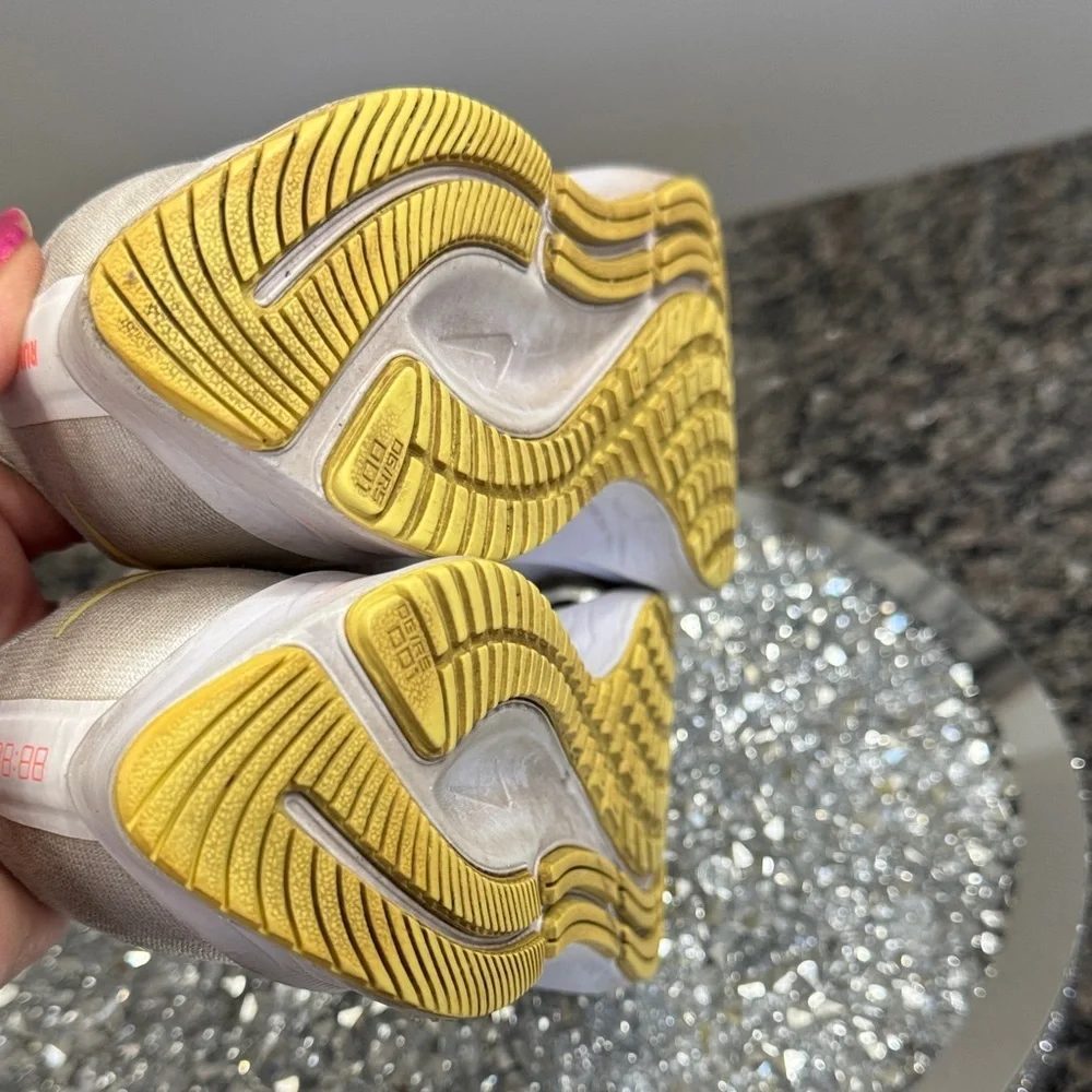 Nike zoom Women's Athletic Shoes in Cream and Yellow 8